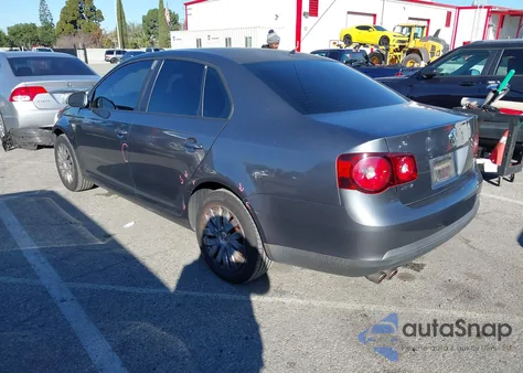 2010 Volkswagen Jetta S z USA, uszkodzony, nr VIN 3VWJZ7AJ7AM034782